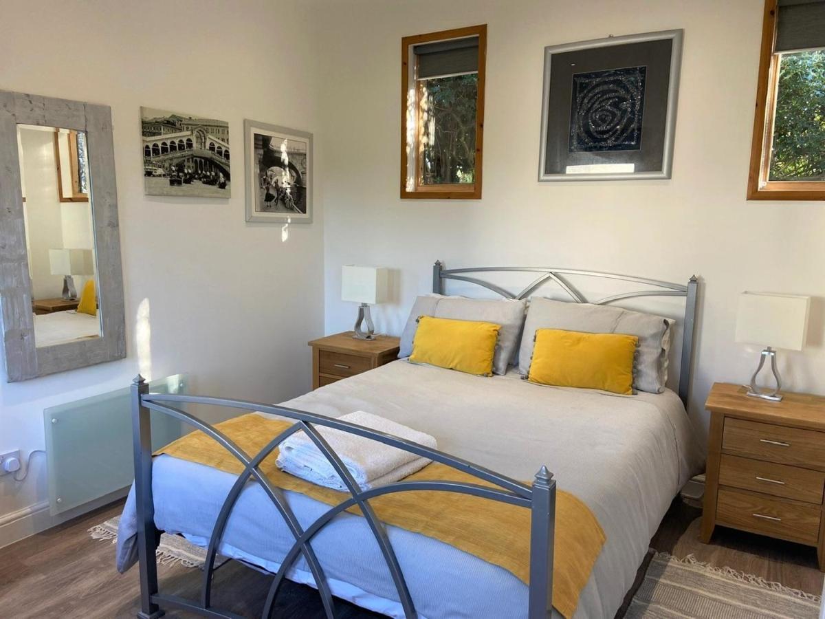 Chalet On The Green - Self Contained With Parking. Inshes Dış mekan fotoğraf